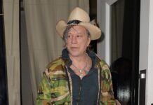 Микки Рурк и Юлия Коваль удивляют поклонников яркими образами в Instagram mikki rurk i yuliya koval udivlyayut poklonnikov yarkimi obrazami v -ekbonline-ru-174404597300-0