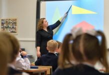 Минтруд и профсоюз «Учитель» обсуждают перспективы роста образовательных кадров mintrud i profsoyuz uchitel obsuzhdayut perspektivy rosta obrazovatelnyh kadrov-ekbonline-ru-174583761100-0