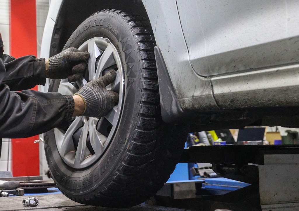 Москвичей призвали выезжать на дороги только на зимней резине