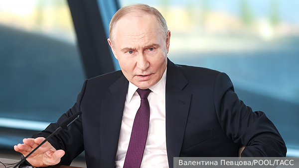 Отец Маска назвал Путина сильным лидером