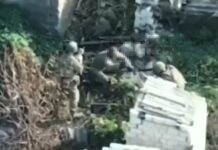 Плененный боец ВСУ ведет отчаянную схватку с солдатом РФ за оружие plenennyj boecz vsu vedet otchayannuyu shvatku s soldatom rf za oruzhie-ekbonline-ru-174575078800-0