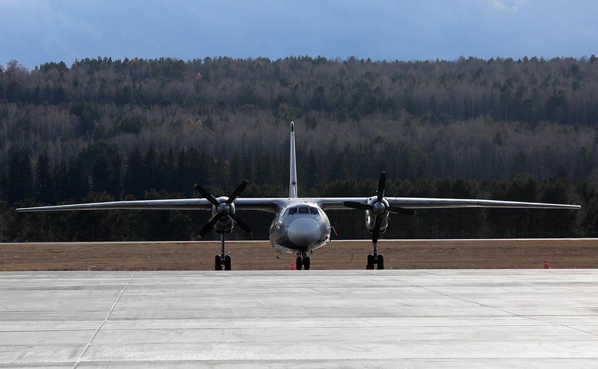 Самолёт Ан-24 (Илья Наймушин / РИА Новости)