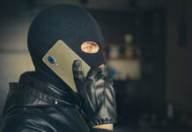 В Москве предотвратили аферу на 5 миллионов с участием подростка по версии Baza YoungAdultInBlackClothesWithHiddenFaceIll-intendedFraudster