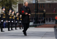 Владимир Путин и Елена Цунаева укрепляют связь с «Бессмертным полком» vladimir putin i elena czunaeva ukreplyayut svyaz sbessmertnym polkom-ekbonline-ru-174603581900-0