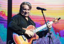 Юрий Лоза рассказывает о влиянии принципов артиста на шоу-бизнес в России yurij loza rasskazyvaet o vliyanii princzipov artista na shoubiznes v rossii-ekbonline-ru-174560246600-0