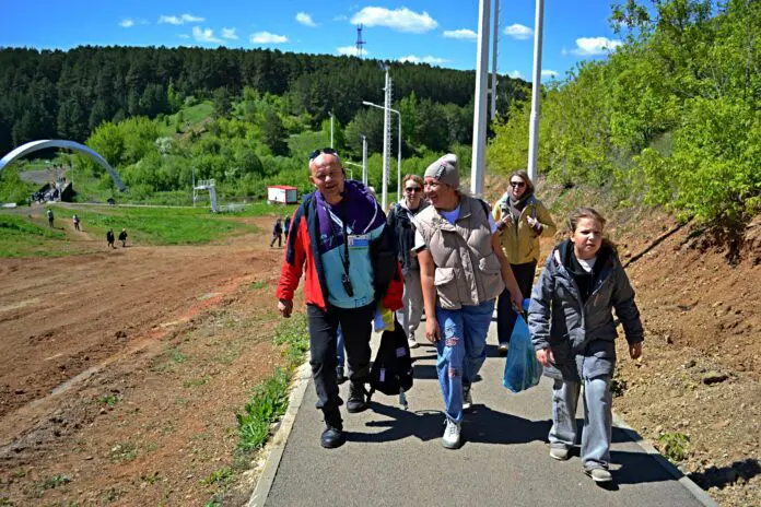 Алексей Шмыков и жители Свердловской области на Урало-Сибирской тропе-0
