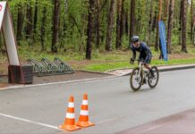 Алексей Вихарев поддерживает велогонки в Шарташском лесном парке aleksej viharev velogonki2_ekbonline