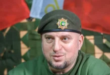 Апти Алаудинов делится сенсацией о кресте на флаге «Ахмата» и реакции Виктории Цыгановой apti alaudinov delitsya sensacziej o kreste na flage ahmata i reakczii viktorii czyganovoj-ekbonline-ru-174824354300-0