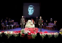 armen dzhigarhanyan i tatyana vlasova proveli torzhestvennoe proshhanie v teatre-ekbonline-ru-174745188100-0