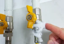 Дмитрий Бондарь из Ставрополя объясняет, как распознать утечку газа dmitrij bondar iz stavropolya obyasnyaet kak raspoznat utechku gaza-ekbonline-ru-174782326300-0