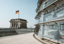 Франк-Вальтер Штайнмайер и Удо Бенц стали гостями необычного шоу в Падерборне frankvalter shtajnmajer i udo bencz stali gostyami neobychnogo shou v paderborne-ekbonline-ru-174868290300-0