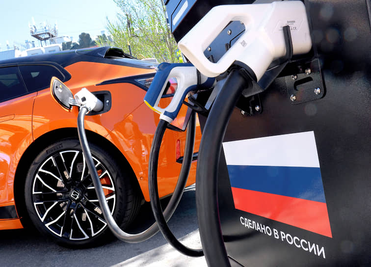 Минпромторг и ВЭБ.РФ расширяют поддержку электрозарядных хабов-0