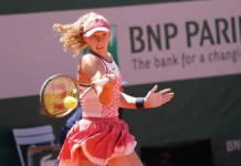 Мирра Андреева одержала волевую победу на турнире WTA 1000 в матче с Кларой Тосон mirra andreeva oderzhala volevuyu pobedu na turnire 1000 v matche s klaroj toson-ekbonline-ru-174709120400-0