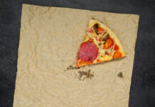 один кусок пиццы