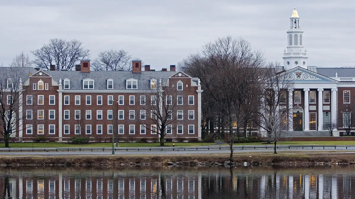 People: Сотрудник Гарварда пять лет продавал человеческие останки