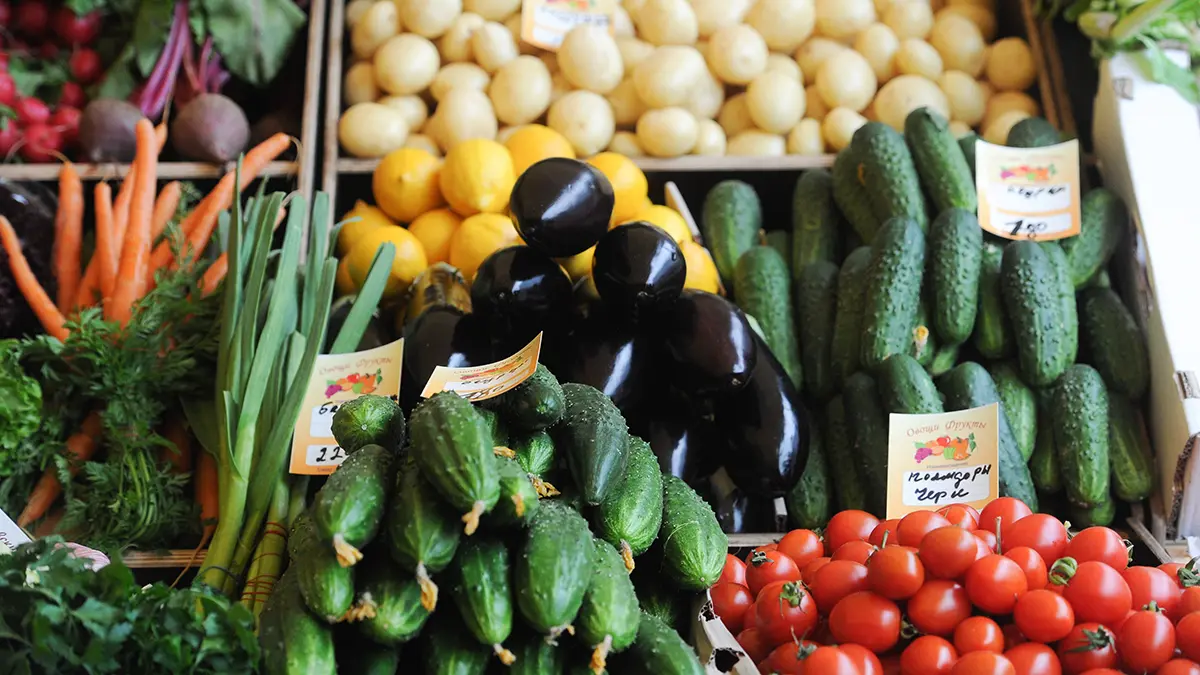 Собянин: Более 40 регионов поставляют свежие продукты на ярмарки Москвы