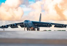 Стратегический B-52H Stratofortress и НАТО проведут маневры над Латвией strategicheskij 52 i nato provedut manevry nad latviej-ekbonline-ru-174731285600-0