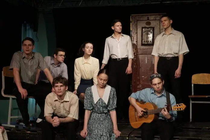 Студенты ЕГТИ представляют яркие гастроли в Камчатском театре драмы-0
