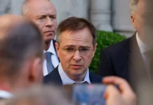 Владимир Мединский раскрывает тайные пружины передачи Крыма Украине и роль Хрущева vladimir medinskij raskryvaet tajnye pruzhiny peredachi kryma ukraine i rol hrushheva-ekbonline-ru-174742612400-0