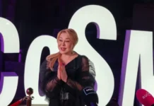 lyubov uspenskaya voshishhena tanczami docheri tatyany plaksinoj na pilone-ekbonline-ru-0