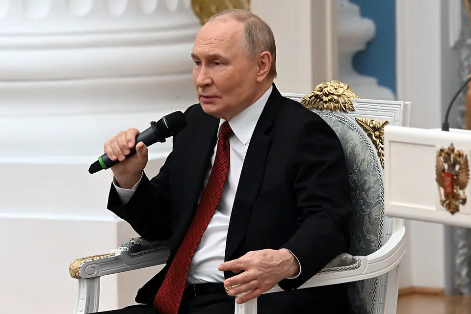 После вступительной речи президент открыто поговорил с бойцами-героями