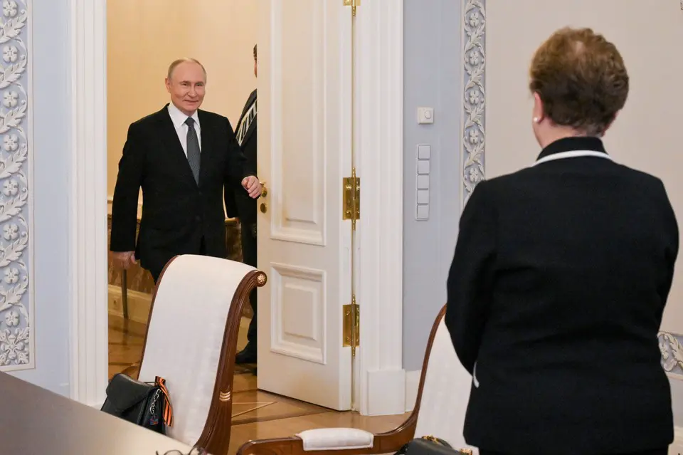 Президент РФ Владимир Путин во время встречи с главой Нового банка развития Дилмой Руссефф в Константиновском дворце. Фото: Алексей Даничев/POOL/ТАСС