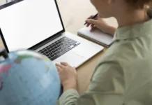 Цифровой помощник Максима Слесарева для учителей языков от ЛИРА czifrovoj pomoshhnik maksima slesareva dlya uchitelej yazykov ot lira-ekbonline-ru-0