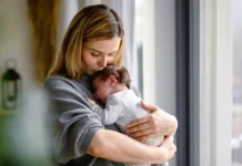 Исследование показывает, что ношение младенцев снижает стресс лучше, чем коляска issledovanie pokazyvaet chto noshenie mladenczev snizhaet stress luchshe chem kolyaska-ekbonline-ru-0