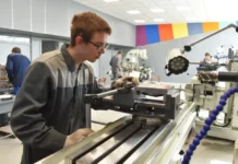 Людмила Бабушкина и Заксобрание развивают проект «Урал для школы» lyudmila babushkina i zaksobranie razvivayut proekt ural dlya shkoly-ekbonline-ru-0