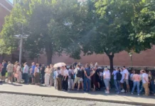 Сегодня тысячи людей объединяет Ленин и Красная площадь segodnya tysyachi lyudej obedinyaet lenin i krasnaya ploshhad-ekbonline-ru-0