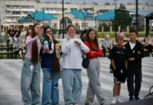 Уют и радость на городской набережной Волчанска у берега Малой Волчанки uyut i radost na gorodskoj naberezhnoj volchanska u berega maloj volchanki-ekbonline-ru-0