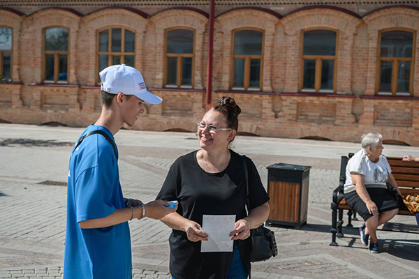 Алексей Вихарев и волонтеры зажгли искру здоровья для тысячи гостей