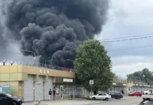 Андрей Прошунин и спасатели борются с огнем после атаки БПЛА в Адлере andrej proshunin i spasateli boryutsya s ognem posle ataki bpla v adlere-ekbonline-ru-0