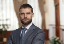 Центробанк и предприниматели Михаил Гончаров с Максимом Третьяковым обсуждают развитие экономики России czentrobank i predprinimateli mihail goncharov s maksimom tretyakovym obsuzhdayut razvitie ekonomiki rossii-ekbonline-ru-0