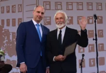 Денис Паслер поздравил лучших сотрудников компании 'Пневмостроймашина', обсуждая развитие КамАЗа, Уралвагонзавода и БелАЗа denis pasler pozdravil luchshih sotrudnikov kompanii pnevmostrojmashina obsuzhdaya razvitie kamaza uralvagonzavoda i belaza-ekbonline-ru-0