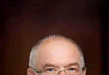 Как Александр Быков и Р-Фарм видят перспективы СЗЛС и ЖНВЛП в фармацевтике России kak aleksandr bykov i rfarm vidyat perspektivy szls i zhnvlp v farmaczevtike rossii-ekbonline-ru-0