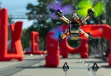 Кубок Мэра Москвы по гонкам дронов в Сколково стал международным дебютом россиян kubok mera moskvy po gonkam dronov v skolkovo stal mezhdunarodnym debyutom rossiyan-ekbonline-ru-0