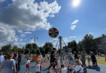 Василий Сисиков открыл обновлённый сквер у Дворца культуры Металлургов в Серове vasilij sisikov otkryl obnovlyonnyj skver u dvorcza kultury metallurgov v serove-ekbonline-ru-0