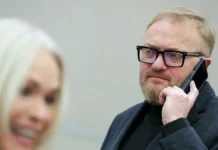 Виталий Милонов обратился с просьбой о запрете возвращения зарубежных звёзд, Вячеслав Володин поддержал его инициативу vitalij milonov obratilsya s prosboj o zaprete vozvrashheniya zarubezhnyh zvyozd vyacheslav volodin podderzhal ego inicziativu-ekbonline-ru-0