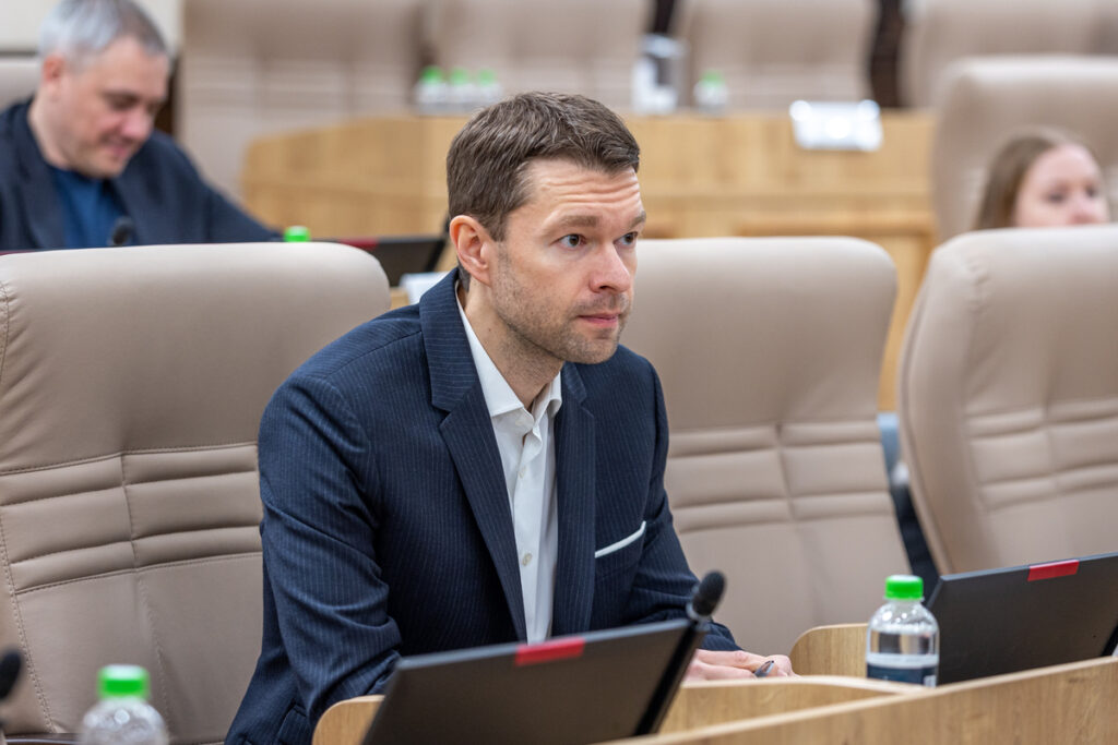 Алексей Вихарев помогает семьям пропавших бойцов