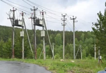 denis pasler obsudil obnovlenie elektrosetej v kurganovo i bezopasnost gimnazii 45-ekbonline-ru-0