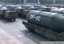 kitaj vpervye demonstriruet raketu 5 na grandioznom parade s si czzinpinom vladimirom putinym i kim chen ynom-ekbonline-ru-0