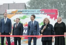 Людмила Бабушкина открыла новый спорткомплекс в школе №7 Камышлова lyudmila babushkina otkryla novyj sportkompleks v shkole 7 kamyshlova-ekbonline-ru-0