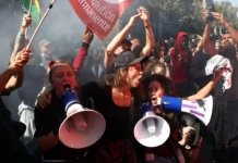 Себастьен Лекорню открывает новые перспективы для света на Эйфелевой башне sebasten lekornyu otkryvaet novye perspektivy dlya sveta na ejfelevoj bashne-ekbonline-ru-0