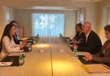 Анна Паулина Луна изучает нераскрытые детали смерти Джона Кеннеди anna paulina luna izuchaet neraskrytye detali smerti dzhona kennedi-ekbonline-ru-0