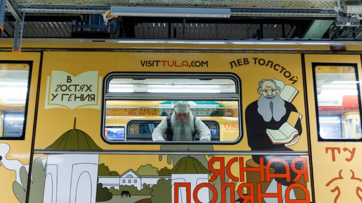 Тематический поезд, посвященный Тульской области, начал курсировать в метро Москвы