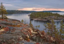 Гид оставил туристов с детьми на острове в Карелии и дал советы gid ostavil turistov s detmi na ostrove v karelii i dal sovety-ekbonline-ru-0