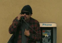 Пол Томас Андерсон, Леонардо ДиКаприо и Шон Пенн в фильме «Битва за битвой» pol tomas anderson leonardo dikaprio i shon penn v filme bitva za bitvoj-ekbonline-ru-0