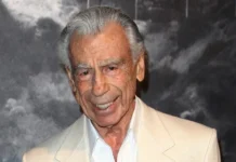 Улица Ленинградян в Ереване теперь носит имя Кирка Керкоряна ulicza leningradyan v erevane teper nosit imya kirka kerkoryana-ekbonline-ru-0