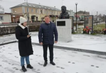 Алексей Половников рассказывает о переменах в школах и микрорайоне Солнечный aleksej polovnikov rasskazyvaet o peremenah v shkolah i mikrorajone solnechnyj-ekbonline-ru-0